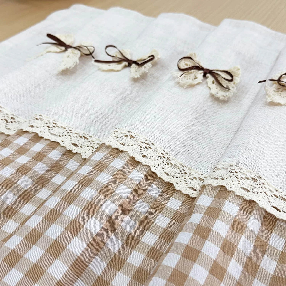 rideau vintage rustique carreaux beige dentelle opacité cuisine decoration