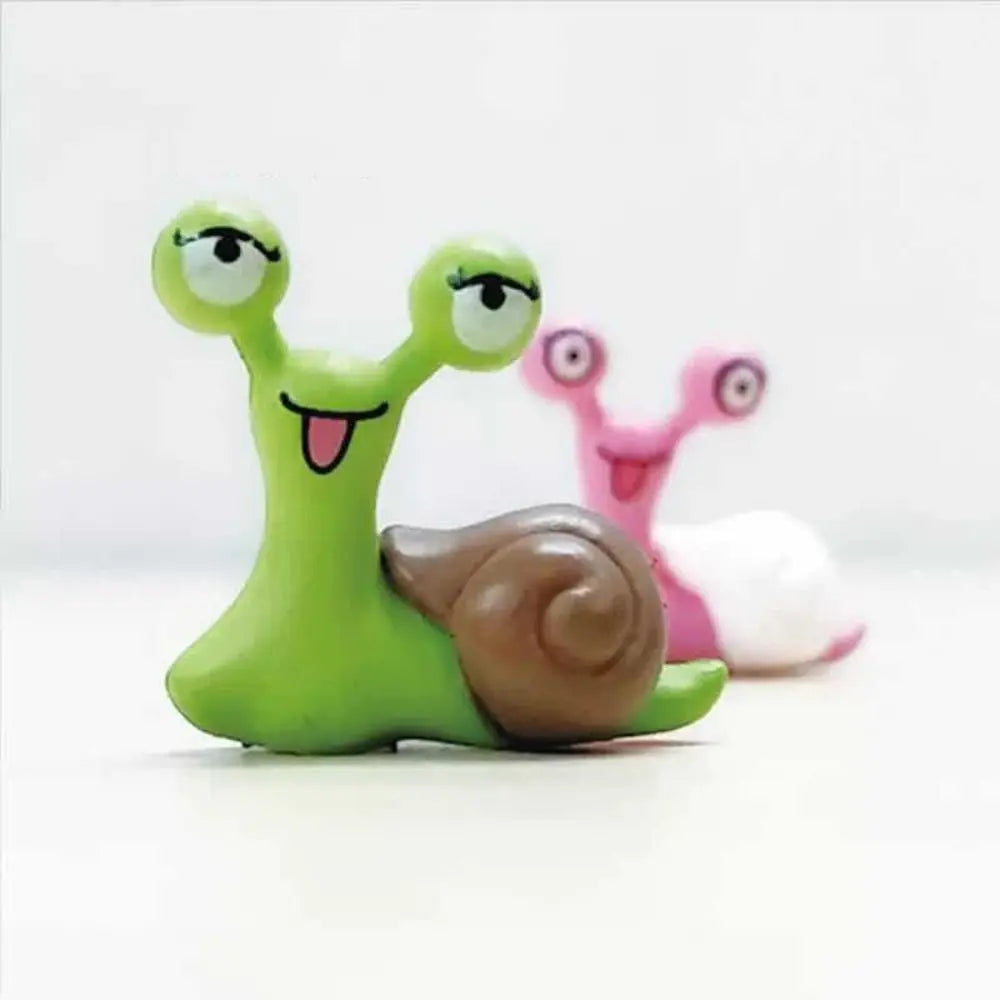 figurines limaces stylisées cartoon vert rose enfantines expressions faciales lisses collection jouets