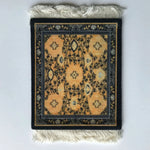 tapis table classique ornements floraux motifs géométriques franges rouge vert bleu beige blanc respectueux
