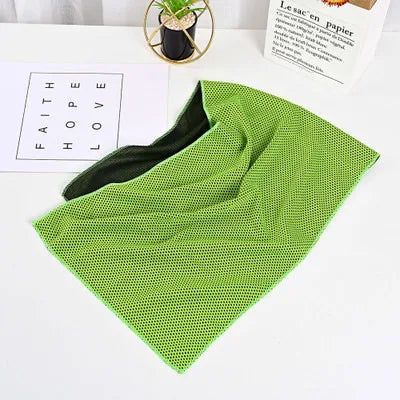 serviette sport bleu clair maille fine points noirs séchage rapide absorption élevée lavable machine