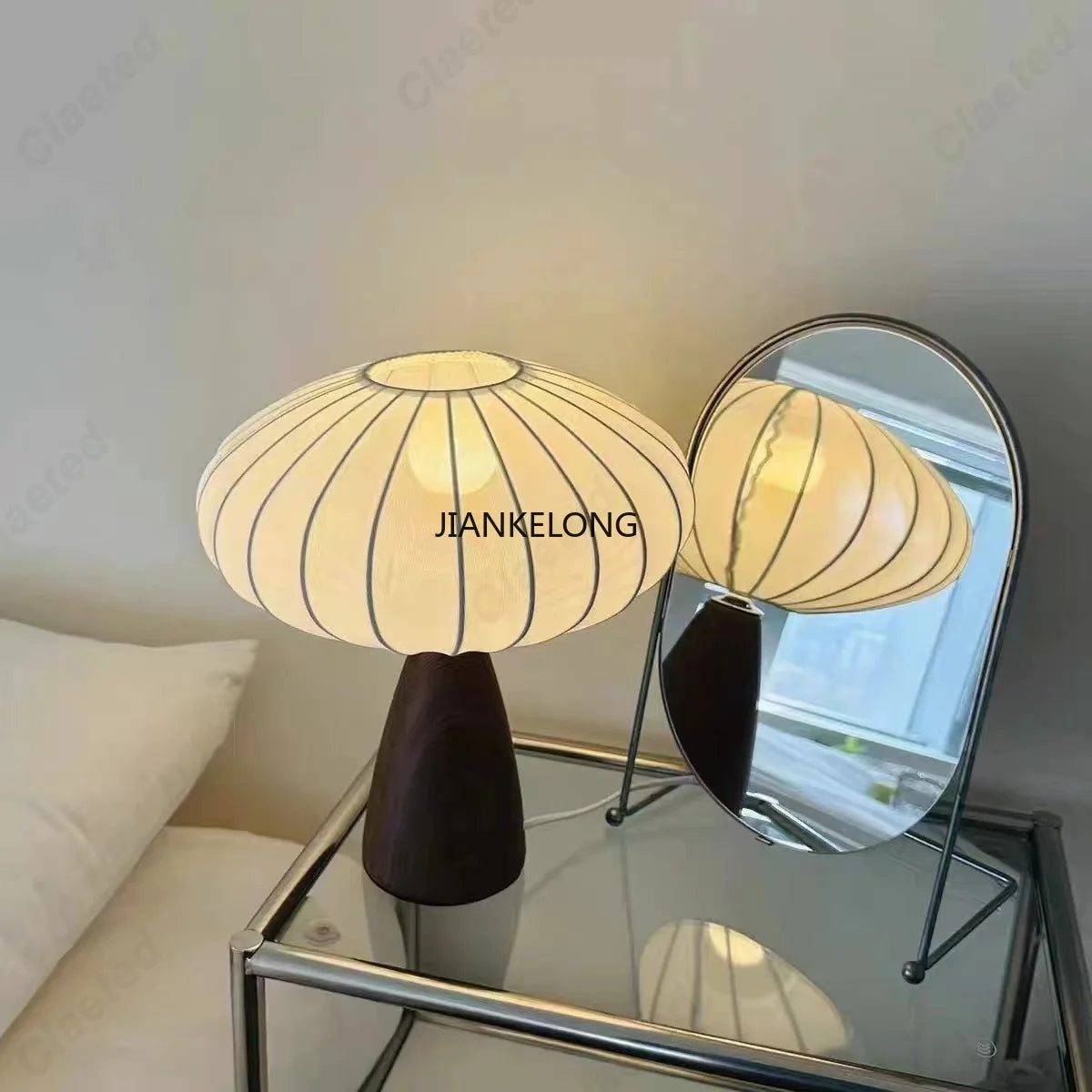 lampe table moderne abatjour plissé base bois blanc crème marron foncé led minimaliste