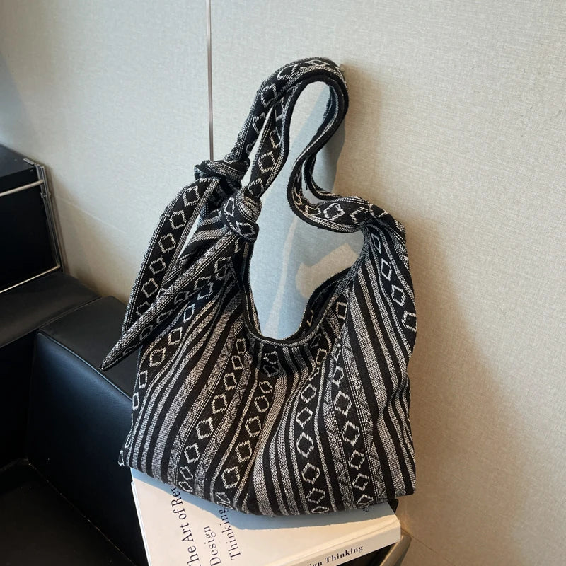 sac bandoulière toile rayée noir blanc femme polyvalent fourre tout décontracté boho chic fermé