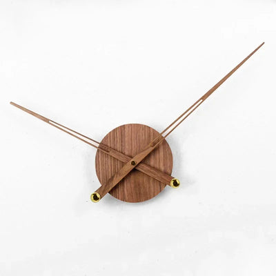 Horloge murale en bois massif design blanc sur mur clair