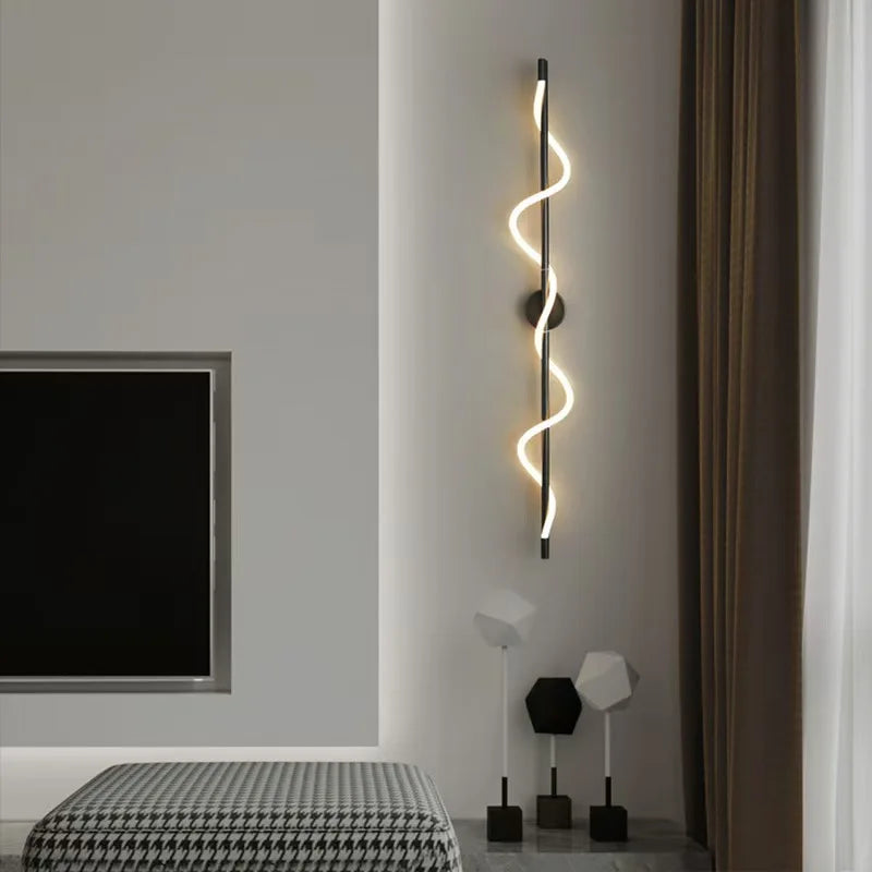 Lampe de chevet LED fixée au mur dans une chambre moderne