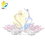Sculpture cygne cristal plumes colorées transparent moderne décoration intérieure verte bleu jaune rose
