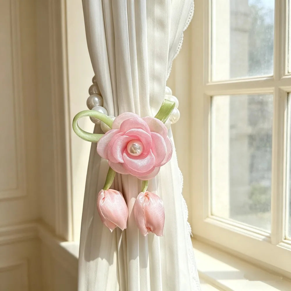 accessoires fenetre fleurs tulipes roses violet blanc bleu rose clips decoratif romantique