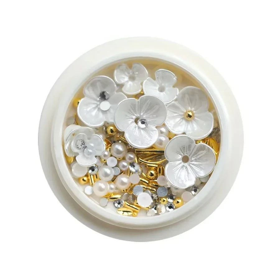 accessoires nail art fleurs blanc doré irisées strass coquillage japonais