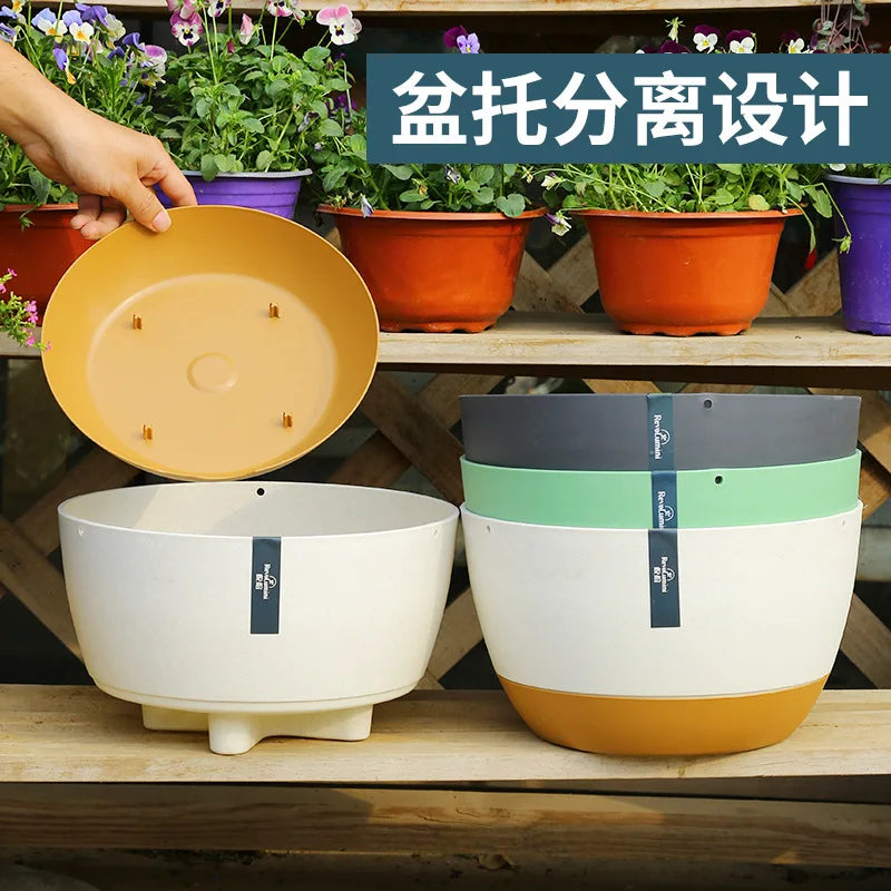 cache pot suspendu moderne vert pastel gris foncé blanc pot plastique chaînes métalliques minimaliste
