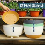 cache pot suspendu moderne vert pastel gris foncé blanc pot plastique chaînes métalliques minimaliste