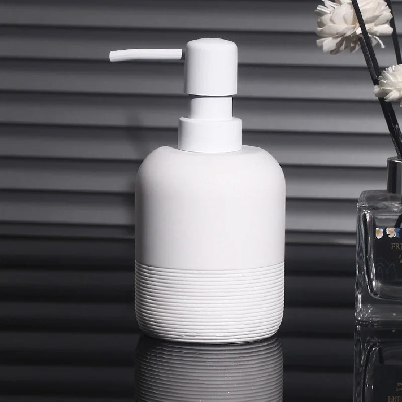 distributeur savon liquide céramique blanc beige moderne minimaliste texture granulée Pompe.pression