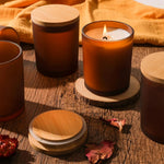 bougies parfumées marron translucides couvercle bambou moderne minimaliste étiquette souhaits flask huiles essentielles