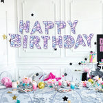 guirlande lettres birthday violet blanc moderne graphique confettis ballons gâteau assiettes verres