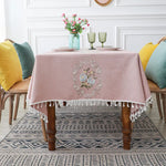 nappe table rectangulaire broderie fleurs rose gris franges élégante décoration maison mariage banquet