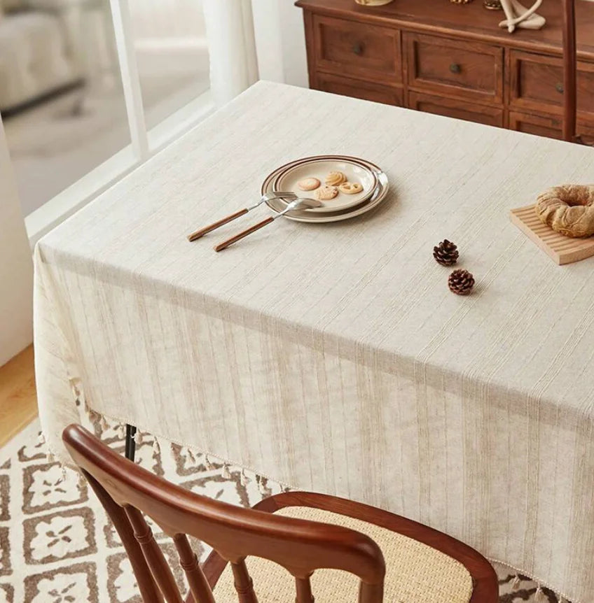 nappe table beige crème motif texturé rustique franges pompons décoration salle manger
