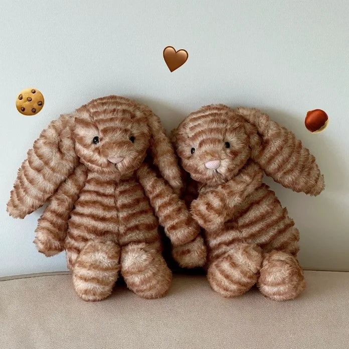 peluche lapin marron clair rayures horizontales classique robe blanche dentelle ruban blanc chambre salon
