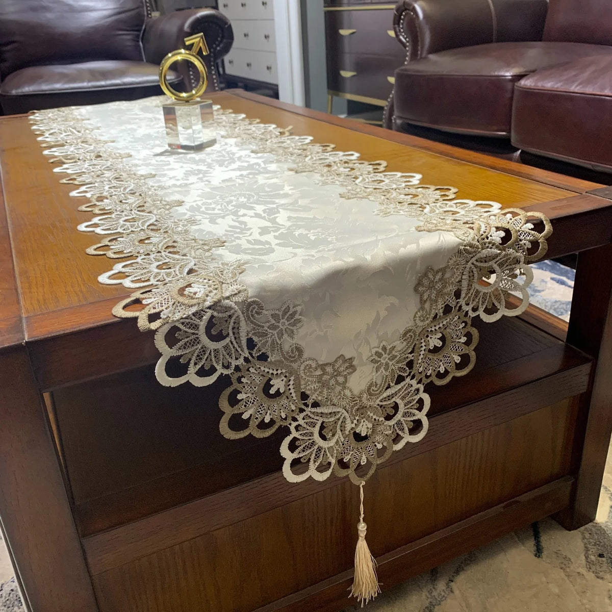 chinois artisanal brodé fleur polyester blanc beige classique élégant pompon table maison