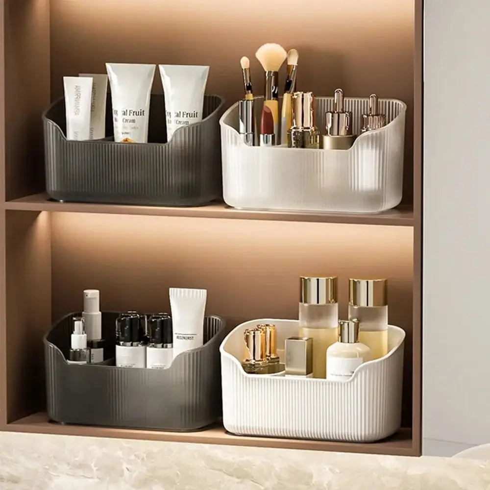 organiseur rangement blanc moderne crèmes brosses flacons cosmétiques minimaliste