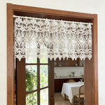 rideau blanc dentelle fleurs vintage translucide tringle bois chambre maison
