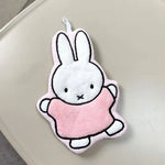 serviettes lapin kawaii douces motif miffy rose blanches salle bain cuisine
