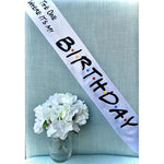 couronne fête anniversaire noire blanche lettres points décorative festive