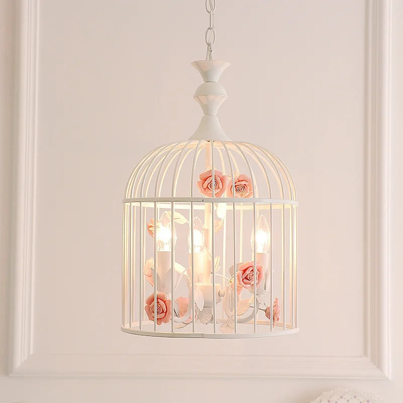 cage oiseaux suspendue vintage fleurs céramique rose clair blanc romantique