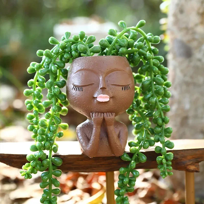 ornement résine pot fleur figurine humaine visage fermé minimaliste décoration jardin plante grimpante feuilles