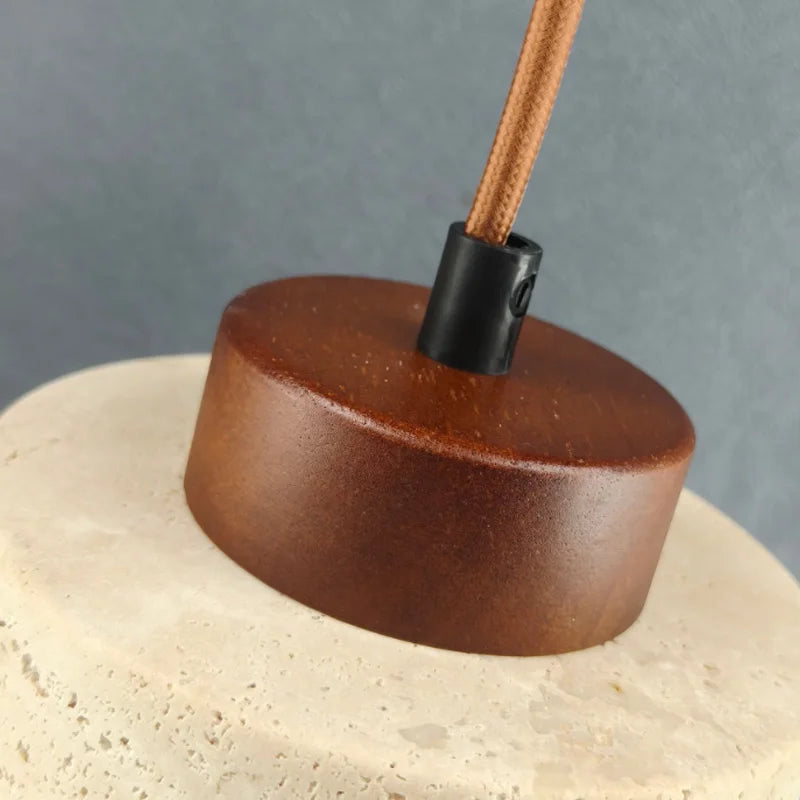 lampe suspendue pierre beige brun texture marbrée moderne minimaliste câble cuir marron ampoule E27