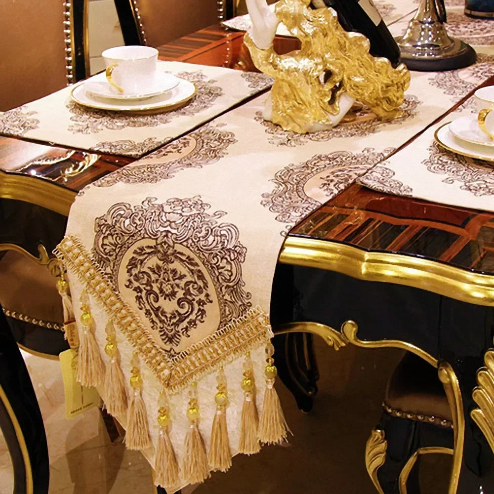 chemin table brodé beige ornements baroques élégant coton polyester maison decoration table française classique