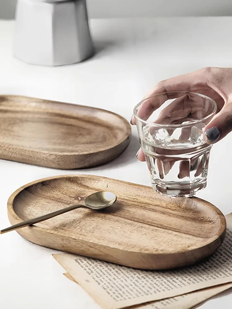 plateau bois ovale grain naturel minimaliste moderne assiette decoration maison rangement cuillere verre livre
