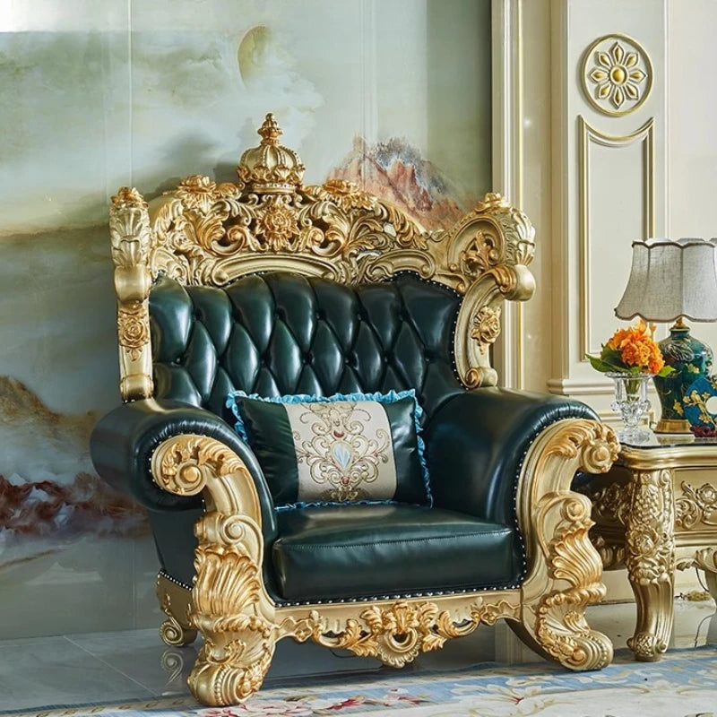 canapé places fauteuil cuir vert foncé ornements dorés baroque moderne coussins décoratifs