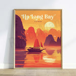 Affiche touristique colorée représentant un bateau à voile naviguant sur la baie de Ha Long au Vietnam, entouré de falaises rocheuses et d'un coucher de soleil.