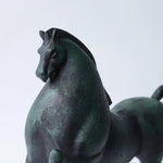 décoration maison sculpture cheval métal vert foncé moderne stylisée livres cadeau anniversaire mariage