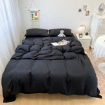 Housse de couette noire 220x240cm sur lit double moderne