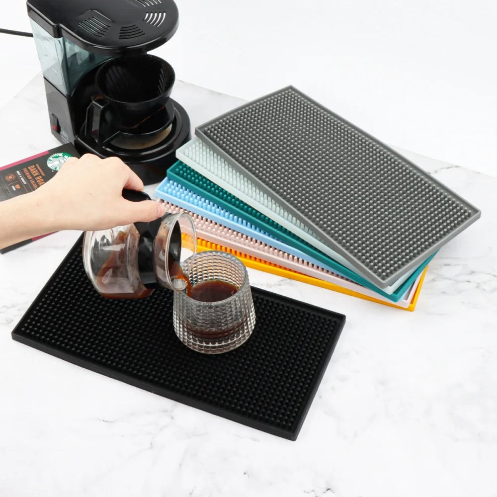 tapis bar moderne silicone perforé noir blanc bleu jaune gris rose anti dérapant