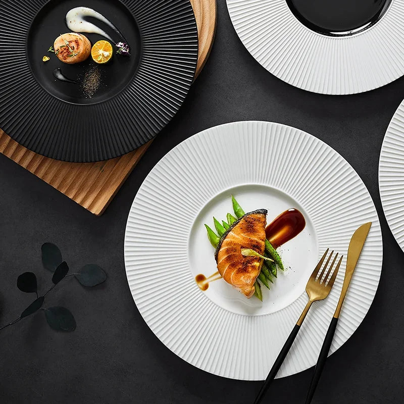assiettes rondes rayures verticales moderne noir blanc céramique