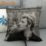 coussin carré moderne homme cheveux blond opacité noir bracelet cuir décoration chambre ornementalité universel