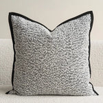coussins décoratifs modernes motif géométrique beige gris noir rouge polyester