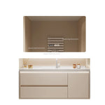 meuble salle bain moderne évier tiroirs beige clair miroir lumineux tapis motifs cosmétiques dorés