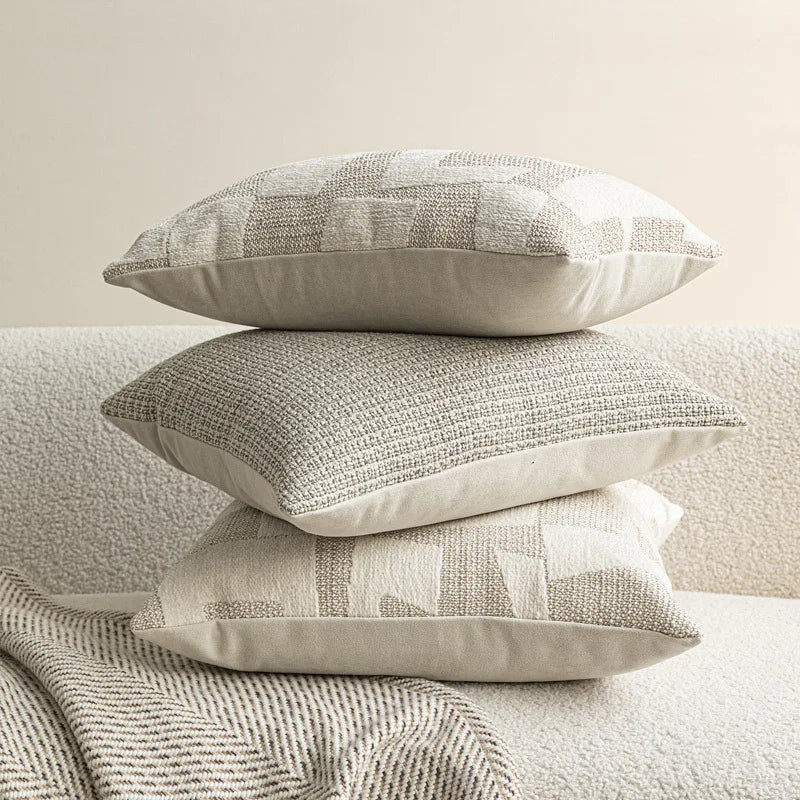 coussins décoratifs modernes motif géométrique beige gris noir rouge polyester