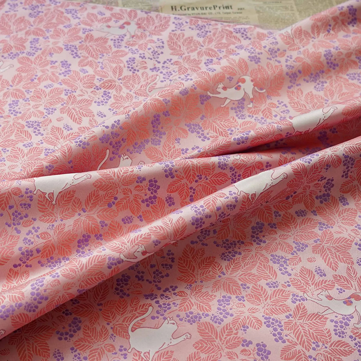 tissu imprimé rose feuilles chats polyester couture vêtements accessoires décoration floral opacité