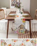 La nappe de table avec des motifs floraux et des lapins est une décoration murale attrayante qui apporte une touche rustique et chaleureuse à la salle à manger.