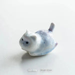 figurine chat résine blanc bleu rose vert artisanale moderne décoration maison collection cadeau