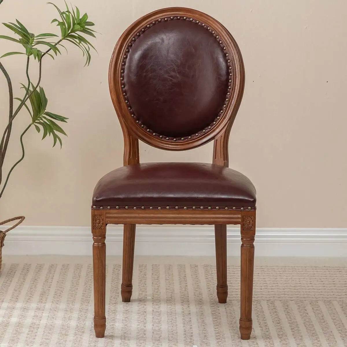 chaises classiques velours cuir marron gris beige vert foncé bleu foncé salle manger restaurant