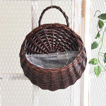 panier suspendu tressé rotin marron clair brun foncé gris rustique naturel crochets