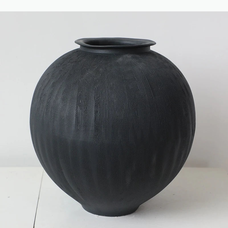 vases noirs blancs rayures verticales modernes opaques décoration maison