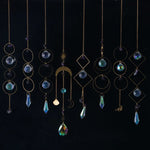 bijou pendentif cristal or bleu violet vert formes géométriques motifs oculaires translucides boho chic