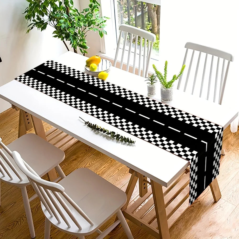 nappe table carreaux noir blanc motif course automobile decoration festive assiettes couvertsbranches sapin