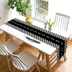 nappe table carreaux noir blanc motif course automobile decoration festive assiettes couvertsbranches sapin