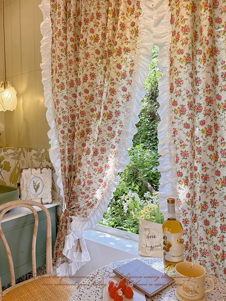 rideau fenêtre vintage fleurs motif romantique blanc rouge jaune vert campagnard