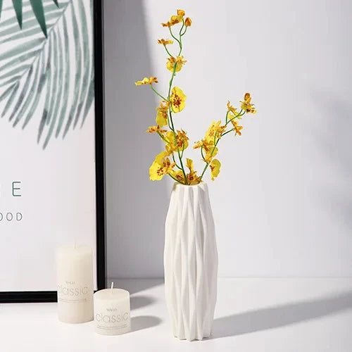 vases blancs modernes rayures horizontales rose pâle vert clair décoration intérieure minimalistes